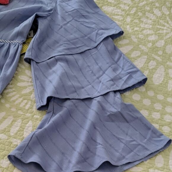 Crown & Ivy layered  bell sleeve top  Sz MNWT - Picture 6 of 7